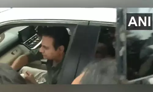 तेलंगाना: फॉर्मूला ई मामले में प्रवर्तन निदेशालय के दफ्तर पहुंचे बीआरएस नेता केटीआर तेलंगाना: फॉर्मूला ई मामले में प्रवर्तन निदेशालय के दफ्तर पहुंचे बीआरएस नेता केटीआर