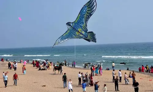 Visakhapatnam में पतंग उत्सव एकता और खुशी का प्रतीक
