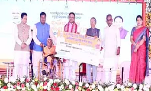 Odisha के मुख्यमंत्री मोहन माझी ने बढ़ी हुई पेंशन योजना शुरू की Odisha के मुख्यमंत्री मोहन माझी ने बढ़ी हुई पेंशन योजना शुरू की