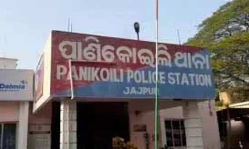 Odisha के जाजपुर जिले में प्रेमी के घर के सामने ‘छोड़ दी गई’ महिला धरने पर बैठ गई