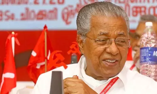 Kerala :  चेम्बयक्कू कवलाल  पिनाराई की स्तुति नई ऊंचाइयों को छूती