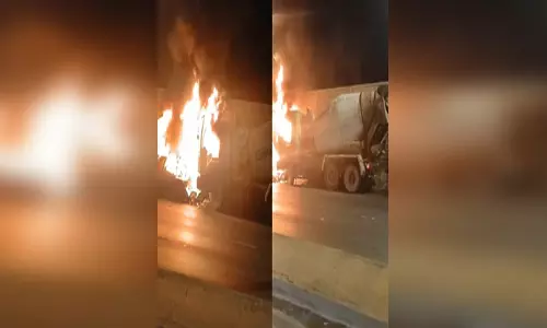 टोल नाके पर डंपर से जा टकराई कार, एक की मौत, देखें मंजर
