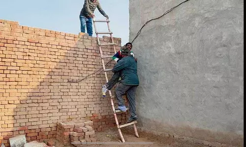 Haryana :  फंसे हुए परिवार की मदद के लिए सिरसा के अधिकारी खाली हाथ लौटे