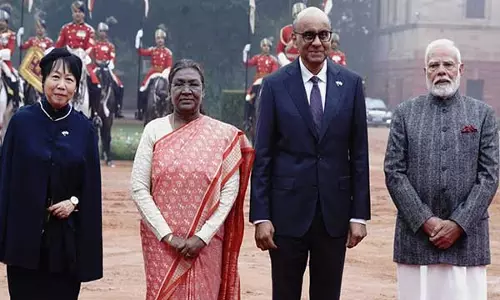 Singapore के राष्ट्रपति ने कहा, भारत और सिंगापुर स्वाभाविक साझेदार हैं Singapore के राष्ट्रपति ने कहा, भारत और सिंगापुर स्वाभाविक साझेदार हैं