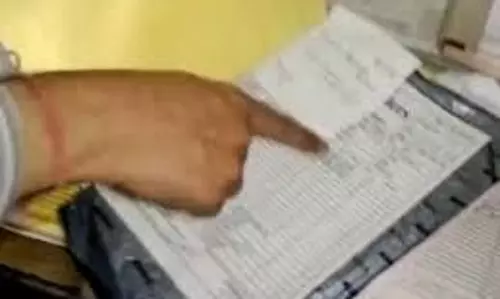 Aligarh: बिना जीएसटीएन के करोड़ों का कारोबार करने पर एसआईबी ने की छापेमारी