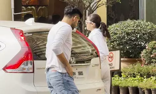सारा, इब्राहिम लीलावती अस्पताल में पिता Saif Ali Khan से मिलने पहुंचे सारा, इब्राहिम लीलावती अस्पताल में पिता Saif Ali Khan से मिलने पहुंचे