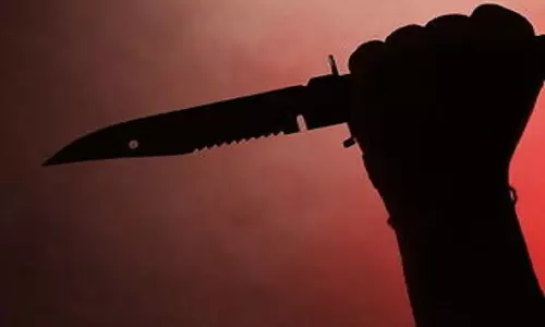 Rohtas: तीन बच्चों के सामने पत्नी को मारा चाकू Rohtas: तीन बच्चों के सामने पत्नी को मारा चाकू