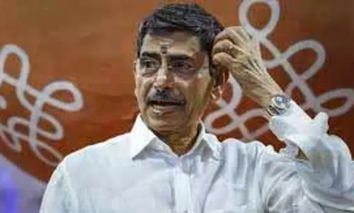 राज्यपाल रवि ने तिरुवल्लुवर को भगवा पहनाकर सम्मानित किया