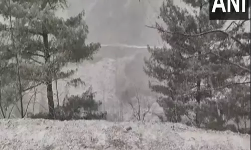J-K: जम्मू संभाग के भद्रवाह और आसपास के इलाकों में आज ताजा बर्फबारी हुई