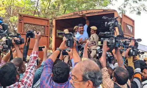 फॉर्मूला-ई मामले में KTR की पेशी के दौरान BRS नेताओं के विरोध प्रदर्शन से ईडी कार्यालय में तनाव