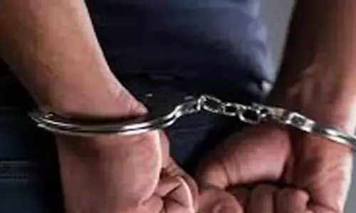 Handwara में फर्जी निवास प्रमाण पत्र बनाने के आरोप में एक व्यक्ति गिरफ्तार Handwara में फर्जी निवास प्रमाण पत्र बनाने के आरोप में एक व्यक्ति गिरफ्तार