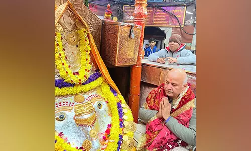 Manish Sisodia ने दिल्ली चुनाव के लिए नामांकन पत्र दाखिल किया, कालका माई का आशीर्वाद लिया