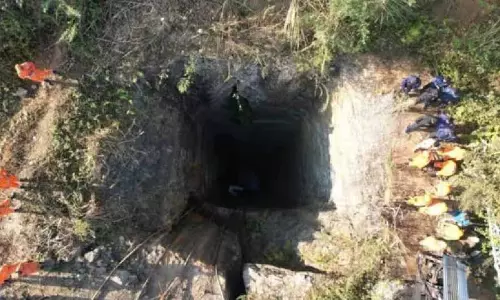 Assam : कोपिली नदी के जलस्तर से बाधित पांच श्रमिकों को खोजने के लिए Assam : कोपिली नदी के जलस्तर से बाधित पांच श्रमिकों को खोजने के लिए