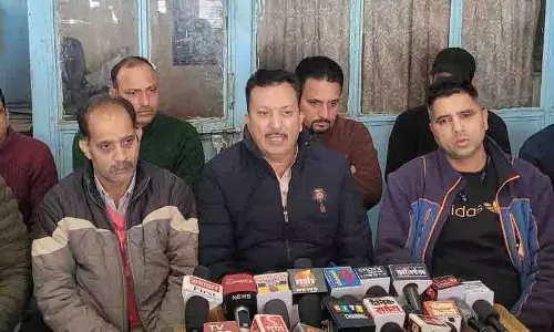 Suicide case: ड्राइवर यूनियन ने रिपोर्ट खारिज की, स्वतंत्र जांच की मांग की Suicide case: ड्राइवर यूनियन ने रिपोर्ट खारिज की, स्वतंत्र जांच की मांग की