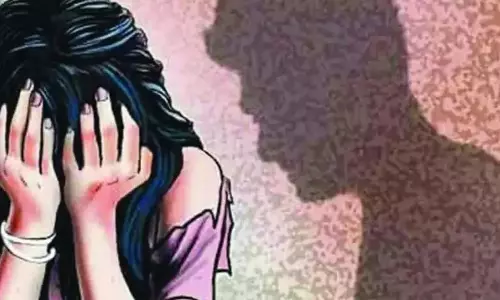 महिला से बलात्कार और दो नाबालिग लड़कियों से छेड़छाड़ के आरोप में तांत्रिक गिरफ्तार महिला से बलात्कार और दो नाबालिग लड़कियों से छेड़छाड़ के आरोप में तांत्रिक गिरफ्तार