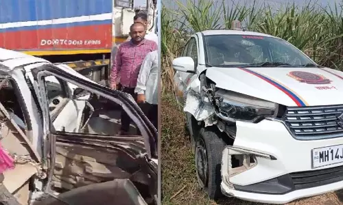 चाकन-शिकरापुर रोड: कंटेनर ने पुलिस की गाड़ी समेत 8 वाहनों को टक्कर मारी