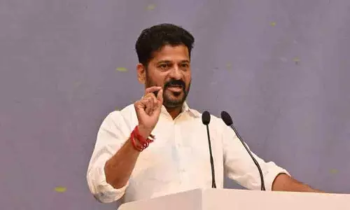 महाराष्ट्र की हार को भूलकर कांग्रेस ने फिर से Revanth Reddy को दिल्ली में प्रचार के लिए भेजा महाराष्ट्र की हार को भूलकर कांग्रेस ने फिर से Revanth Reddy को दिल्ली में प्रचार के लिए भेजा