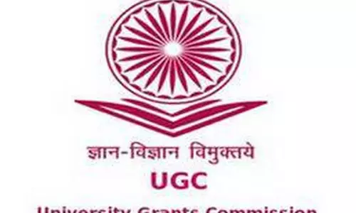 UGC ने तीन विश्वविद्यालयों पर पांच साल के लिए पीएचडी स्कॉलर्स के नामांकन पर लगाई रोक UGC ने तीन विश्वविद्यालयों पर पांच साल के लिए पीएचडी स्कॉलर्स के नामांकन पर लगाई रोक