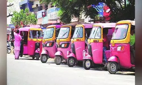 Pune: नगर निगम के एक फैसले से शहर में पिंक रिक्शा की संख्या बढ़ेगी Pune: नगर निगम के एक फैसले से शहर में पिंक रिक्शा की संख्या बढ़ेगी