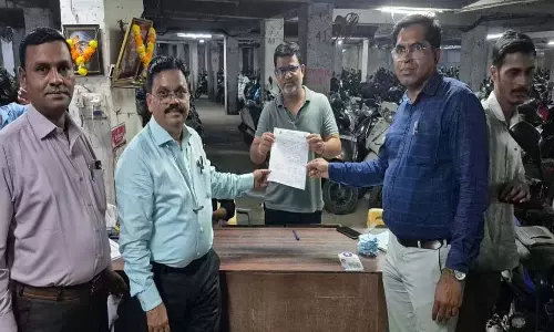 कल्याण में बोरगांवकरवाड़ी पार्किंग: किराया न चुकाने के कारण कब्जे में ले लिया