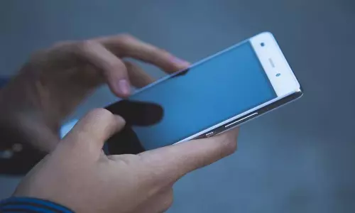 रेलवे स्टेशनों पर यात्रियों के मोबाइल फोन चुराने के आरोप में जुन्नार का व्यक्ति गिरफ्तार
