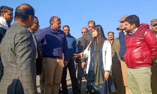 DC रियासी ने दोमेल-कटरा अक्ष पर कार्य की प्रगति की समीक्षा की DC रियासी ने दोमेल-कटरा अक्ष पर कार्य की प्रगति की समीक्षा की