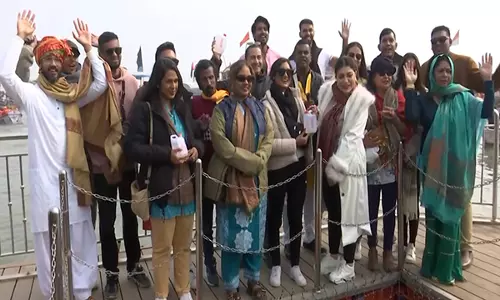 महाकुंभ का वैश्विक स्वरूप: 10 देशों के 21 सदस्यीय दल ने Prayagraj में संगम का दौरा किया
