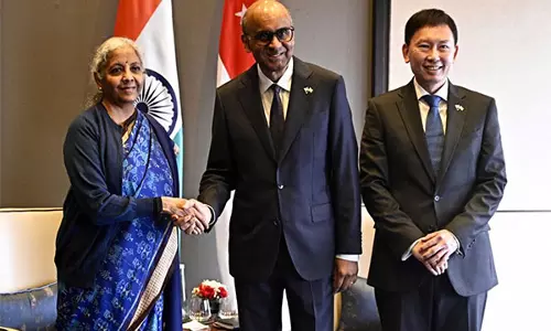 वित्त मंत्री सीतारमण ने Singapore के राष्ट्रपति से मुलाकात की, व्यापार विस्तार का भरोसा जताया