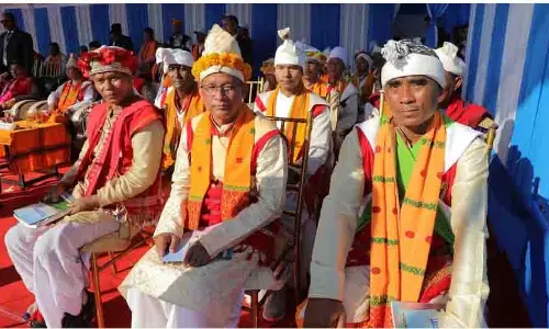 Assam : जोनबील मेले में पहुंचे सीएम हिमंत बिस्वा सरमा, तिवा ‘राजाओं’ को निर्वाह अनुदान सौंपा Assam : जोनबील मेले में पहुंचे सीएम हिमंत बिस्वा सरमा, तिवा ‘राजाओं’ को निर्वाह अनुदान सौंपा