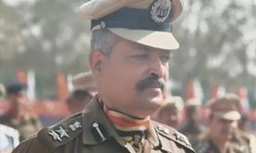 BSF कमांडेंट राकेश सिन्हा को महानिदेशक के प्रशस्ति पत्र और डिस्क से सम्मानित किया गया