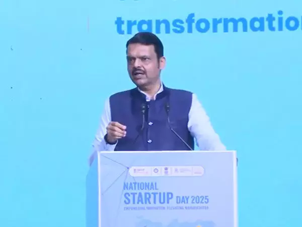 राष्ट्रीय स्टार्टअप दिवस: Maharashtra CM ने 100 करोड़ रुपये का फंड बनाने के लिए सिडबी के साथ समझौता ज्ञापन पर हस्ताक्षर किए