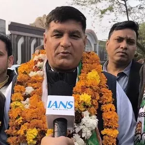 दिल्ली चुनाव : हरि नगर से कांग्रेस के प्रेम शर्मा ने दाखिल किया नामांकन, आप नेताओं पर लगाया जेब भरने का आरोप दिल्ली चुनाव : हरि नगर से कांग्रेस के प्रेम शर्मा ने दाखिल किया नामांकन, आप नेताओं पर लगाया जेब भरने का आरोप