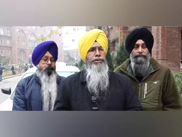 सिनेमा हॉल के बाहर भारी पुलिस बल तैनात, SGPC ने कंगना रनौत की फिल्म के विरोध में कमर कस ली