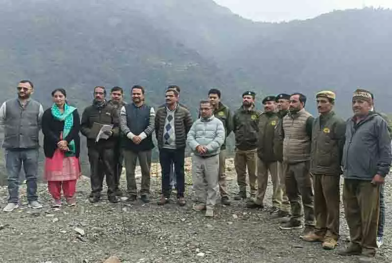 NH-707 पर अवैध डंपिंग के निरीक्षण में अनियमितताएं उजागर NH-707 पर अवैध डंपिंग के निरीक्षण में अनियमितताएं उजागर