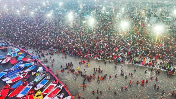 Mahakumbh Mela 12 वर्षों में एक बार ही क्यों लगता है जाने मान्यताएं