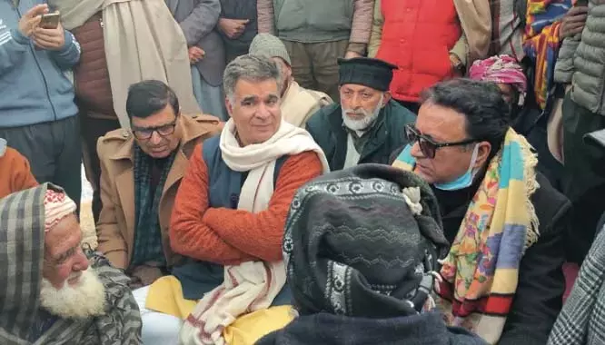 Jammu: भाजपा नेताओं ने प्रभावित परिवारों से मुलाकात की Jammu: भाजपा नेताओं ने प्रभावित परिवारों से मुलाकात की