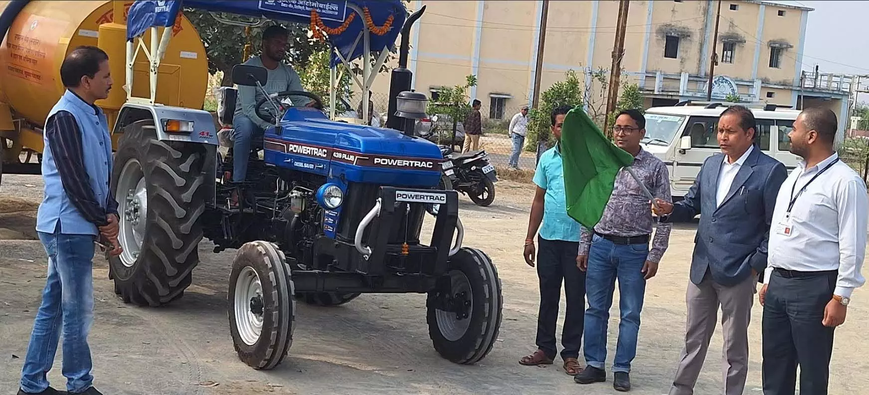 ग्राम पंचायत कोतरी को मिला डिस्लज वाहन, कलेक्टर ने दिखाई हरी झंडी