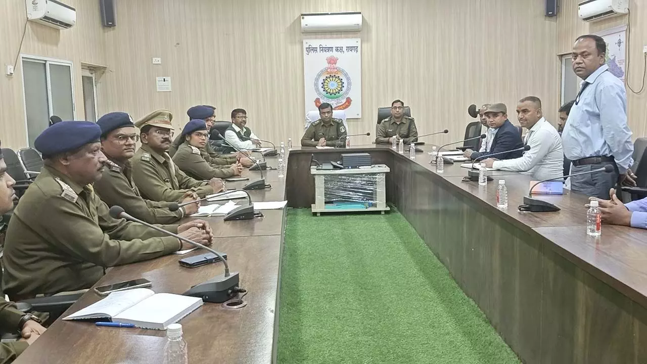 सुरक्षा पर विशेष बैठक: पुलिस अधीक्षक ने सुरक्षा मानकों का सख्ती से पालन करने के दिए निर्देश