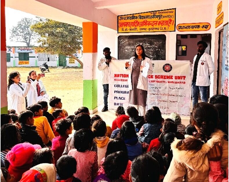 TMU फिजियोथेरेपी स्टुडेंट्स ने महामारी से निपटने की तैयारी के ग्रामीणों को दिए टिप्स