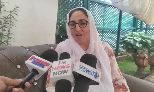 Srinagar डॉ. दरख्शन ने बैठक की अध्यक्षता की