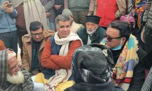 भाजपा नेताओं ने प्रभावित परिवारों से मुलाकात की भाजपा नेताओं ने प्रभावित परिवारों से मुलाकात की