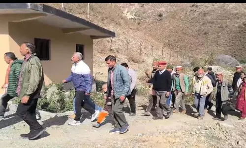 Himachal: पालमपुर के ग्रामीण इलाकों में ग्रामीणों ने टीसीपी नियमों का विरोध किया Himachal: पालमपुर के ग्रामीण इलाकों में ग्रामीणों ने टीसीपी नियमों का विरोध किया