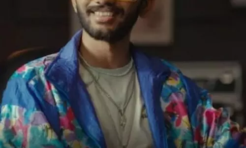 डी गुकेश ने चेस बोर्ड पर बादशाहत के बाद फैशन में भी मचाई सनसनी