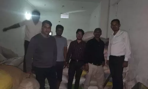 धान का अवैध भंडारण, तहसीलदार ने छापेमारी कर किया जब्त
