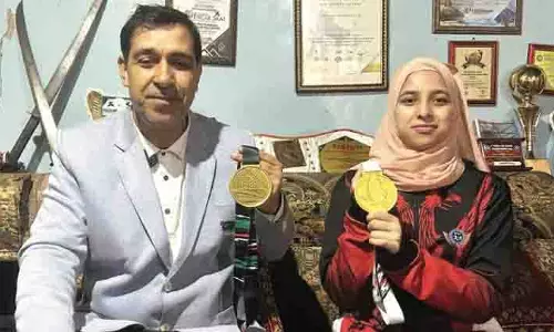 पिता-पुत्री की जोड़ी ने वैश्विक मार्शल आर्ट मंच पर स्वर्ण पदक जीता