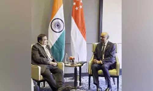 Nitin Gadkari ने सिंगापुर के राष्ट्रपति थर्मन के साथ टिकाऊ विमानन ईंधन, हरित हाइड्रोजन पर चर्चा की