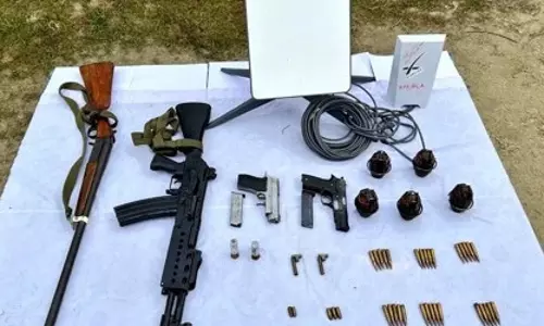 Manipur: अभियान में डिजिटल और इलेक्ट्रॉनिक सामान बरामद Manipur: अभियान में डिजिटल और इलेक्ट्रॉनिक सामान बरामद