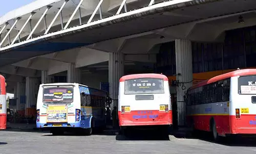 Bengaluru: केएसआरटीसी बस का पहिया नीचे गिरने से दो लोगों की मौत