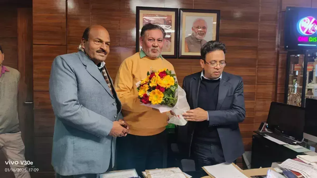 Lucknow: लोक भवन में प्रमुख सचिव को प्रदेश अध्यक्ष ने ज्ञापन सौंपा Lucknow: लोक भवन में प्रमुख सचिव को प्रदेश अध्यक्ष ने ज्ञापन सौंपा