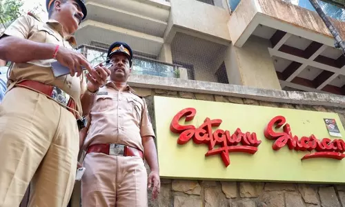 सैफ अली खान हमला मामला: Police ने कहा-आरोपी को आखिरी बार बांद्रा स्टेशन के पास देखा गया था, तलाश जारी सैफ अली खान हमला मामला: Police ने कहा-आरोपी को आखिरी बार बांद्रा स्टेशन के पास देखा गया था, तलाश जारी